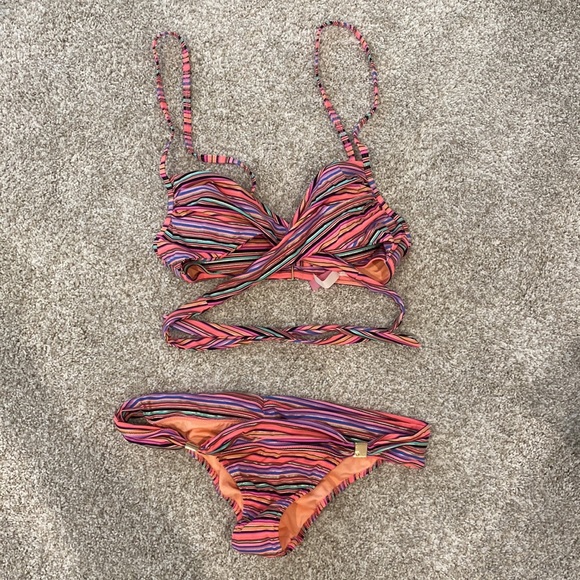 Victoria’s Secret the hottie cheeky striped bikini. Worn once! - Picture 2 of 5